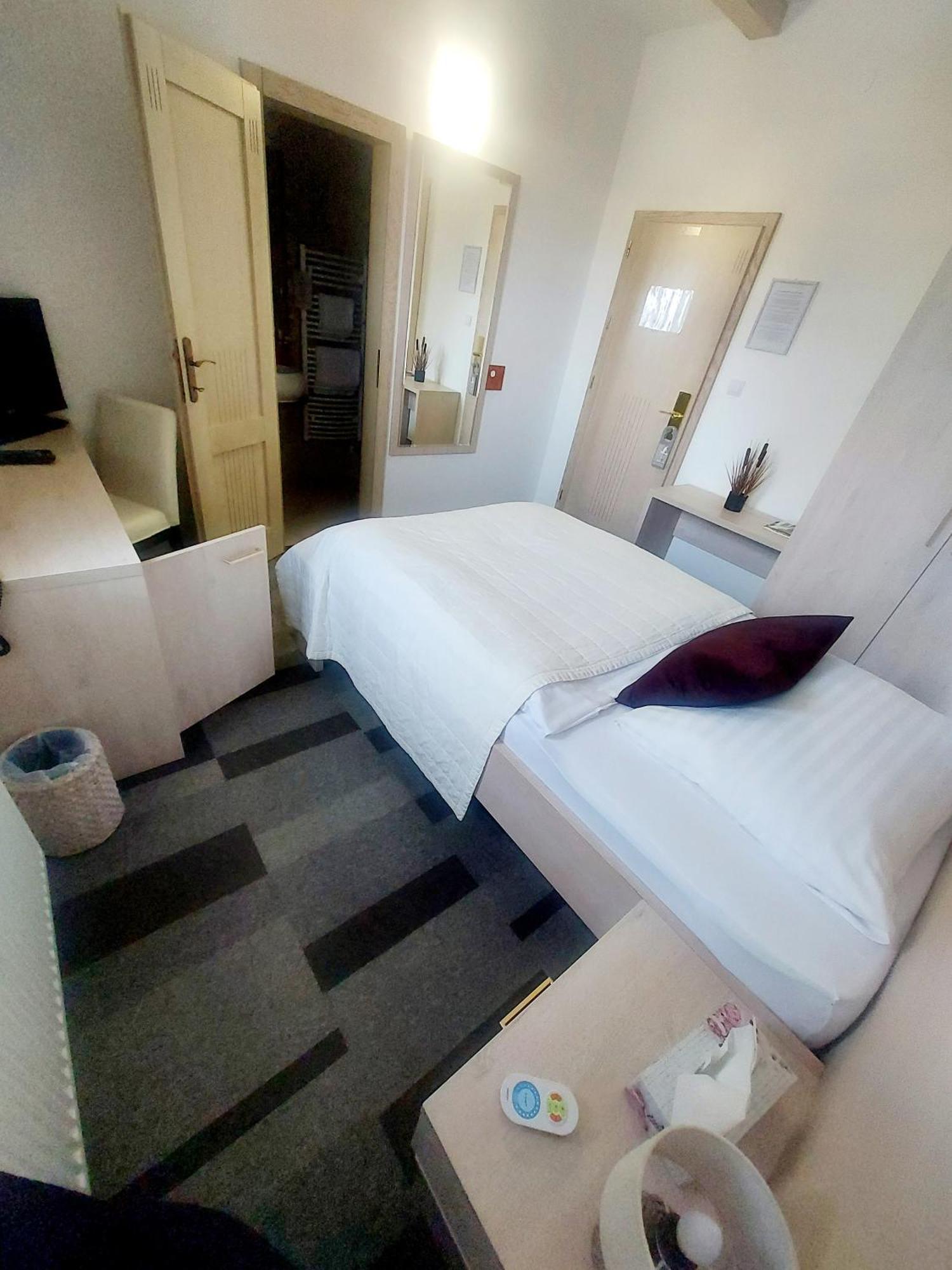 Hotel Slameny Dom & Spa Mala Ida Bilik gambar