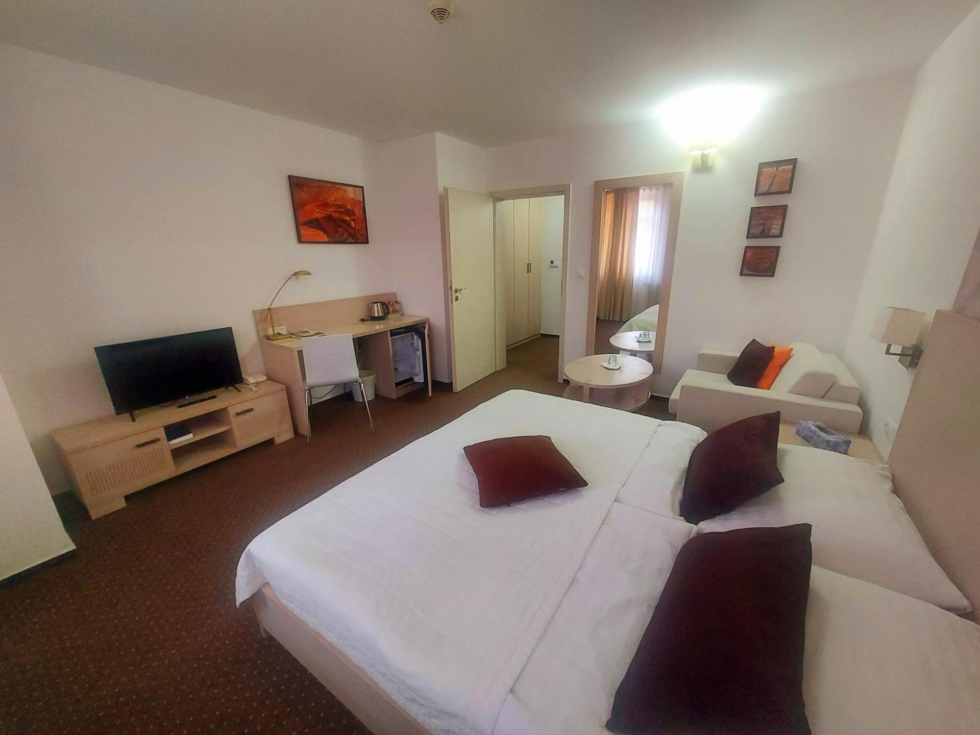 Hotel Slameny Dom & Spa Mala Ida Luaran gambar