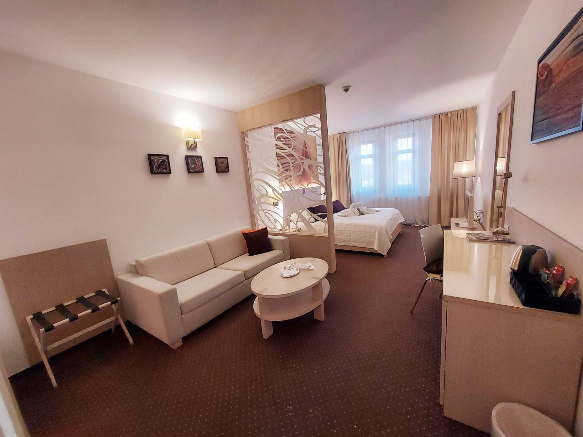 Hotel Slameny Dom & Spa Mala Ida Luaran gambar
