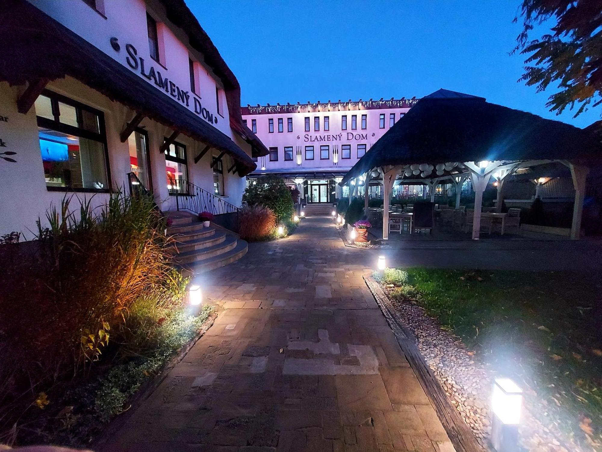 Hotel Slameny Dom & Spa Mala Ida Luaran gambar
