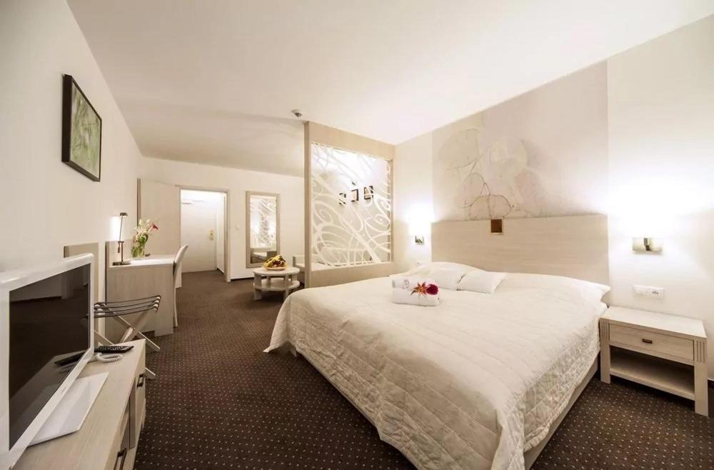 Hotel Slameny Dom & Spa Mala Ida Luaran gambar